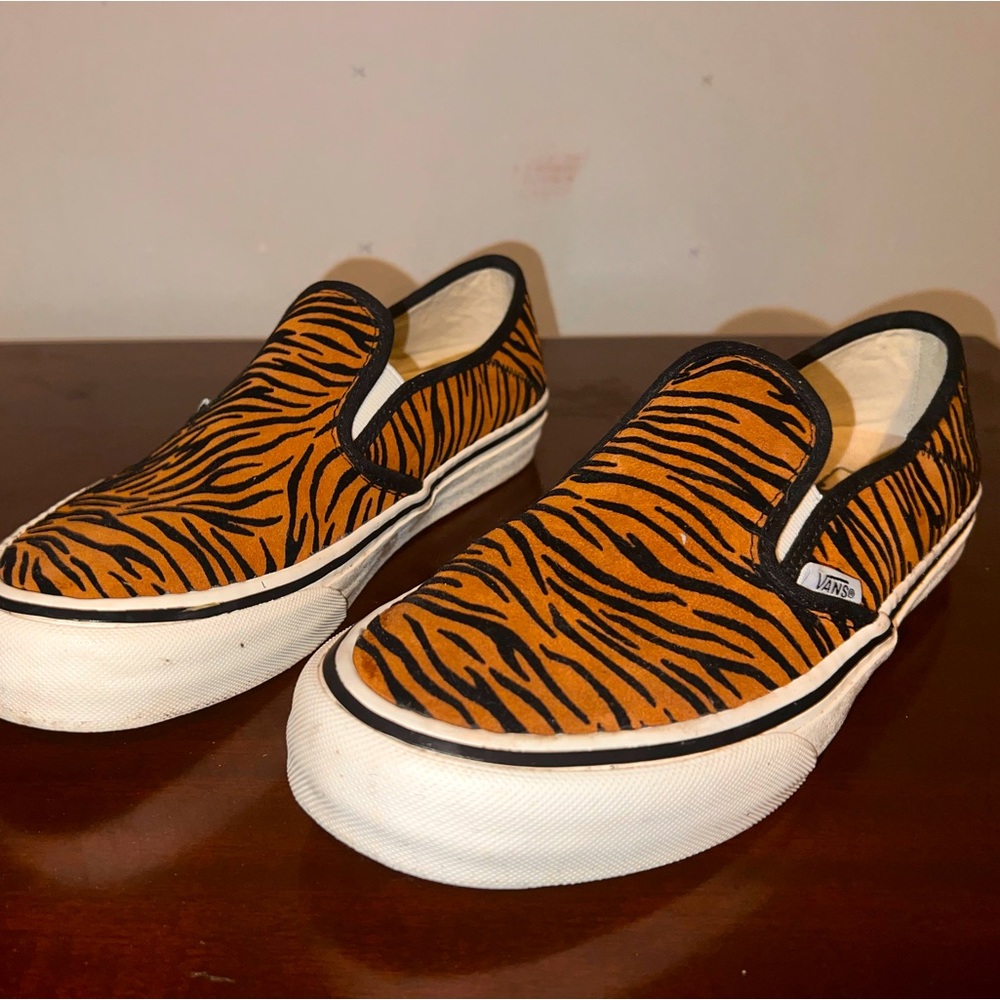 ✨FUN, FUNKY, TIGER STRIPES VANS✨